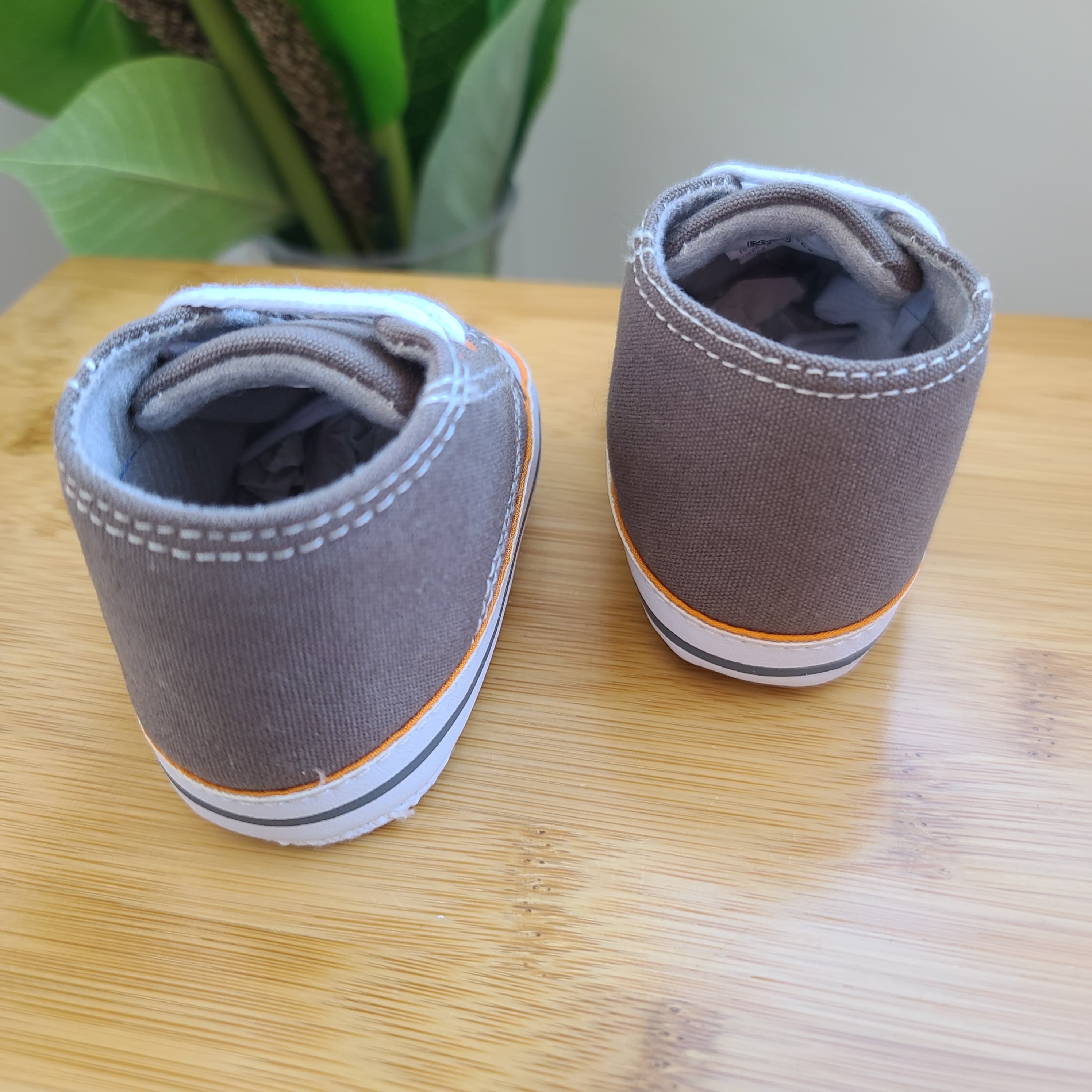 BOTITA NUBY GRIS
