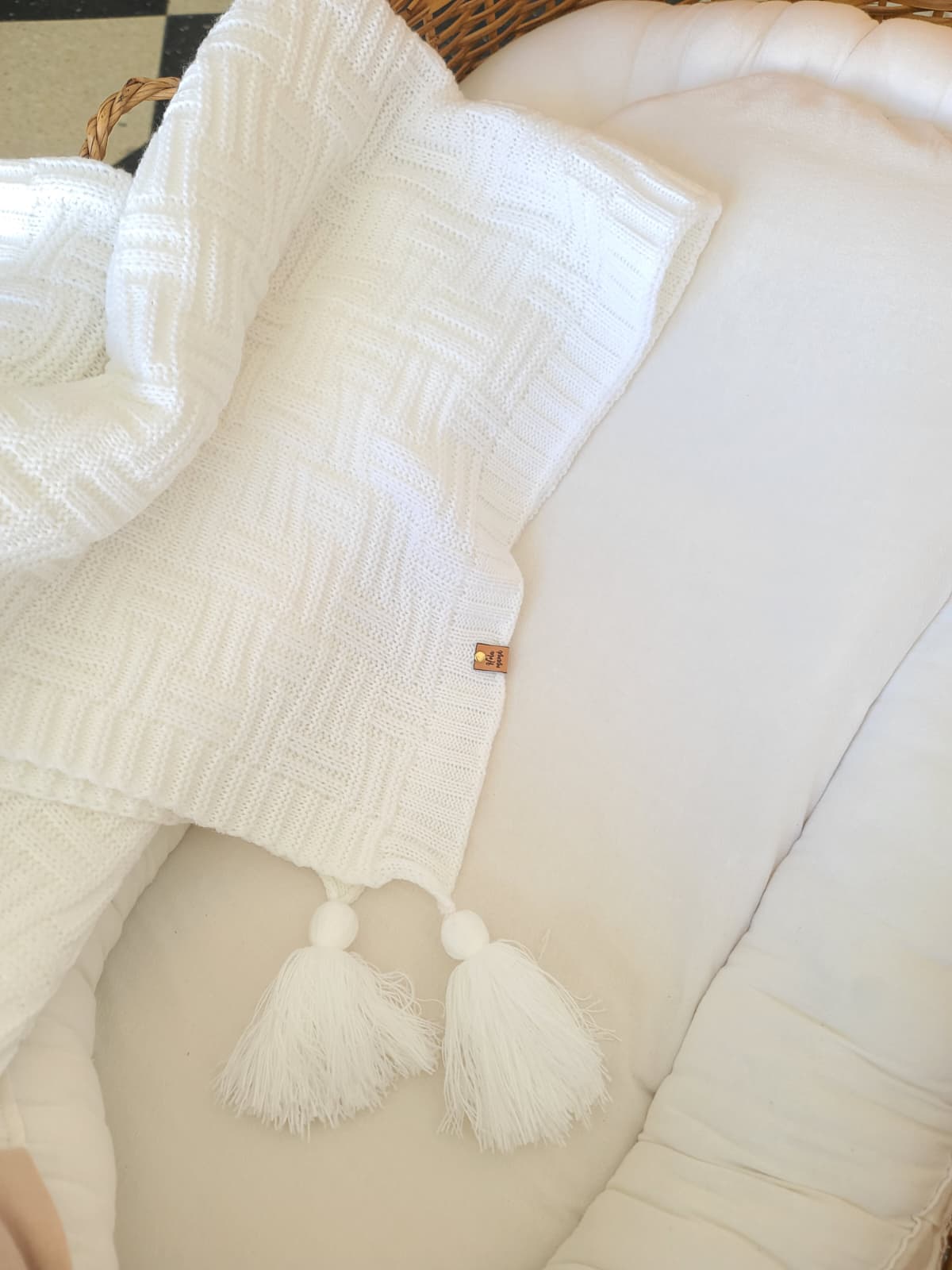 REBOZO TEJIDO POMPONES