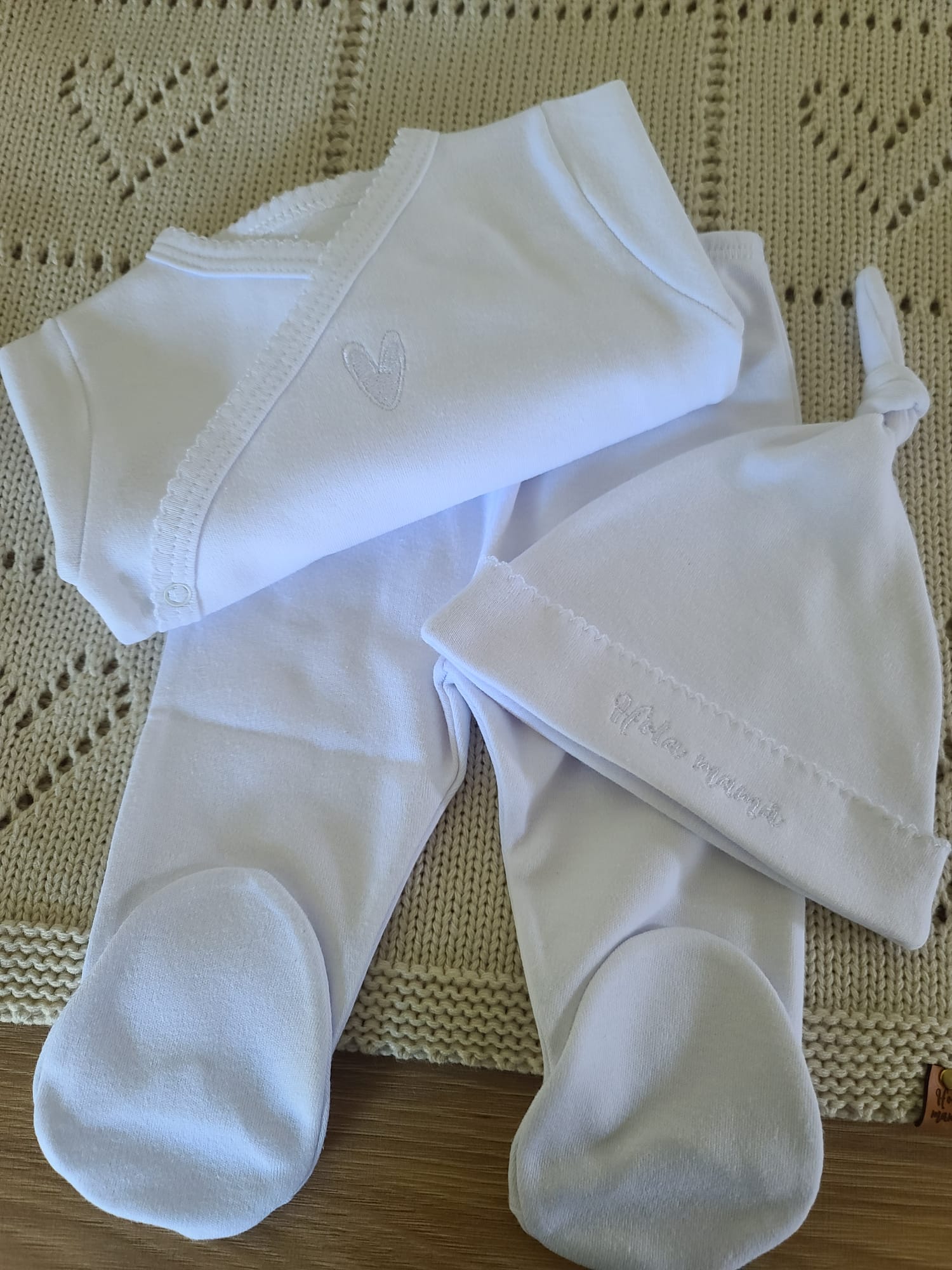 PRIMER MUDITA HOLA MAMA