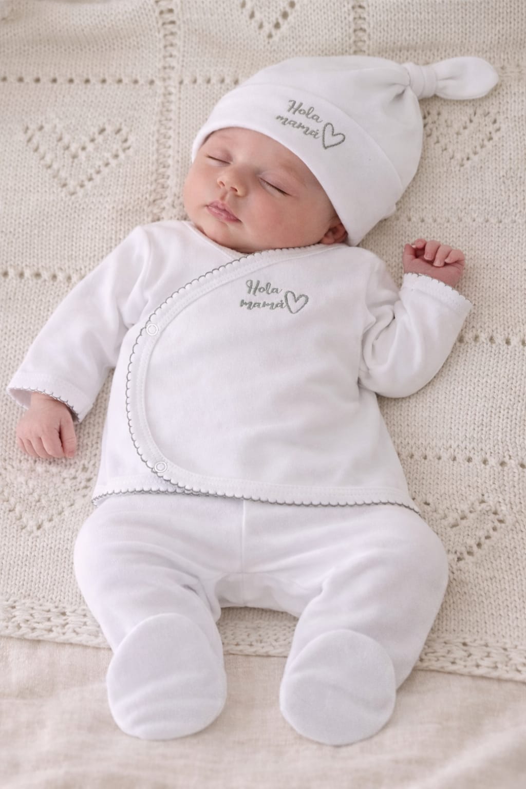 PRIMER MUDITA HOLA MAMA