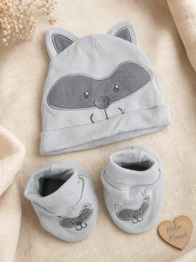 SET DE  GORRA Y ZAPATO MAPACHE